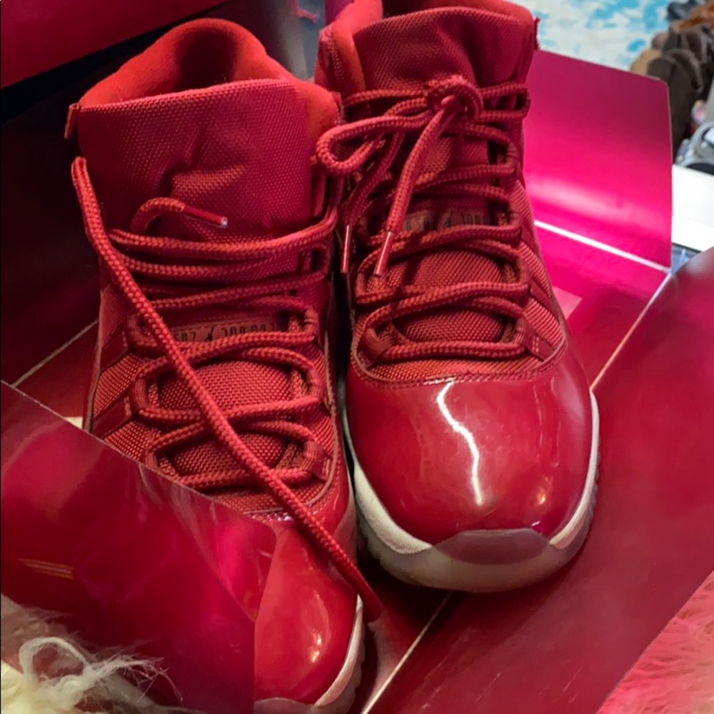 MEN SIZE 11 AIR JORDAN 11 RETRO